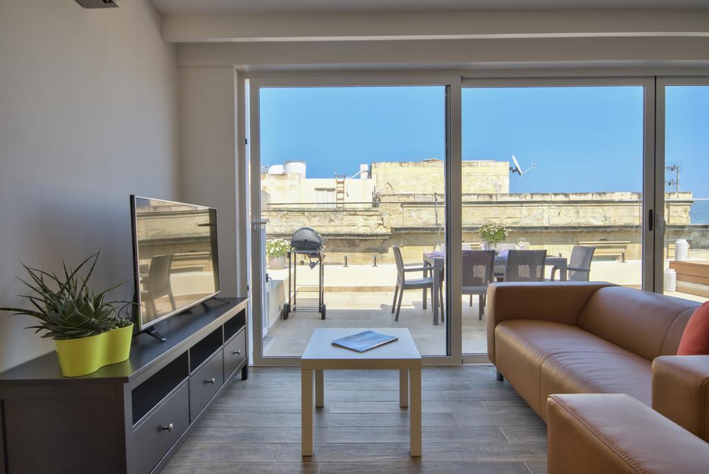 Valletta Luxe 3-Bedroom Duplex Penthouse With Sea View Terrace And Jacuzzi Exterior photo